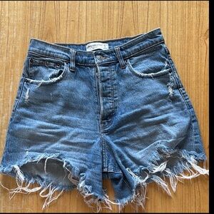 A&F High Rise Dad Shorts frayed medium blue wash denim